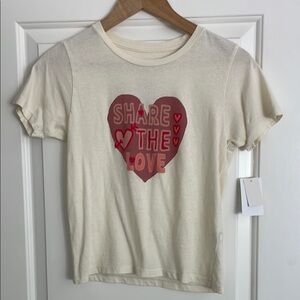NWT Hi Res Cream Heart Graphic T-Shirt